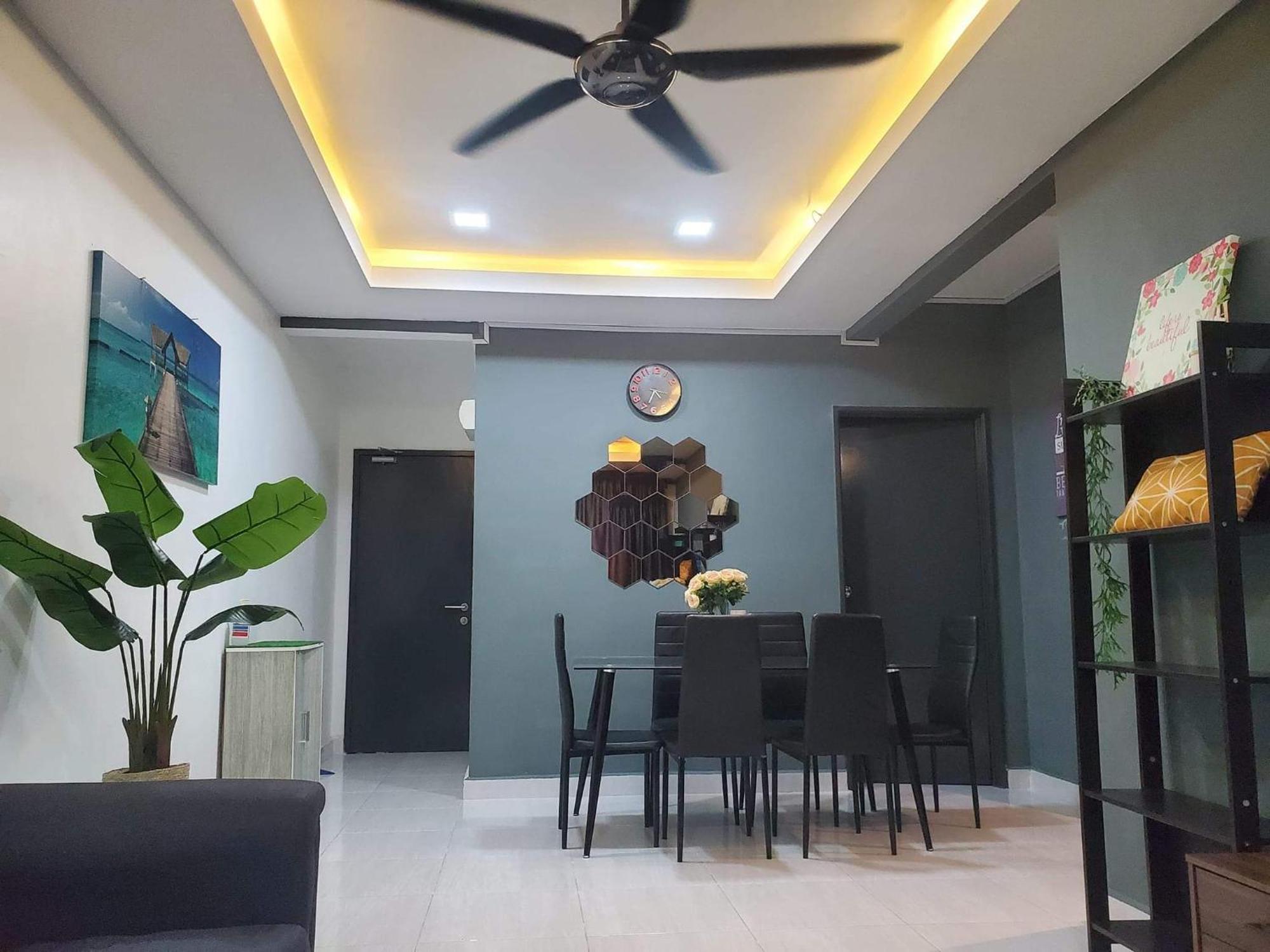 Casa Inderaloka Pantai Batu Buruk Apartment Kuala Terengganu Exterior photo