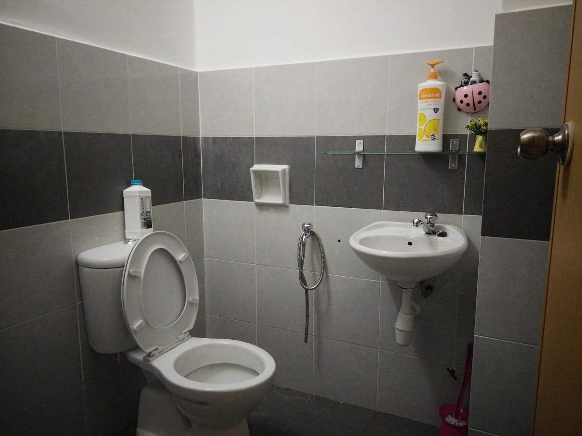Casa Inderaloka Pantai Batu Buruk Apartment Kuala Terengganu Exterior photo