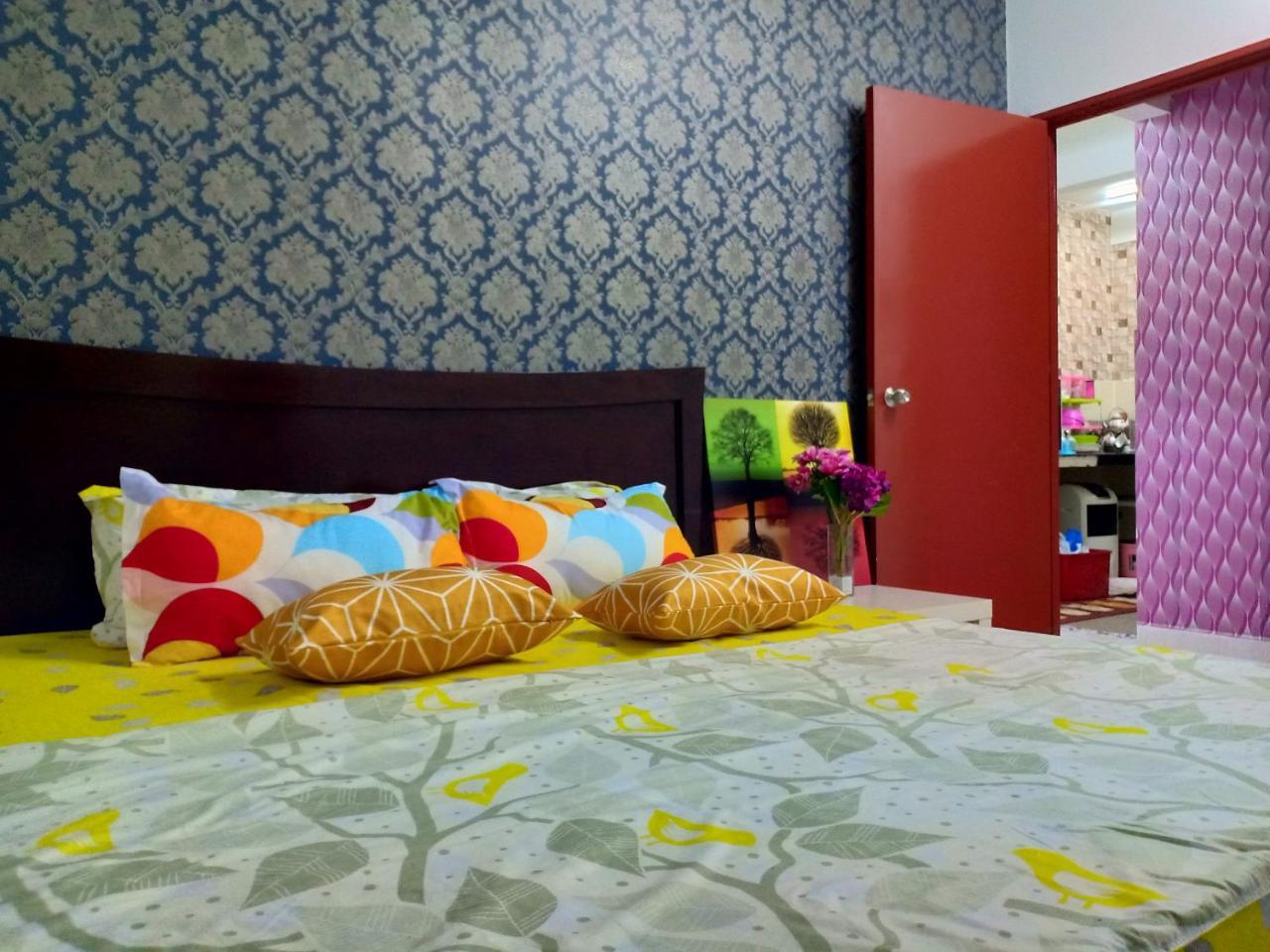 Casa Inderaloka Pantai Batu Buruk Apartment Kuala Terengganu Exterior photo