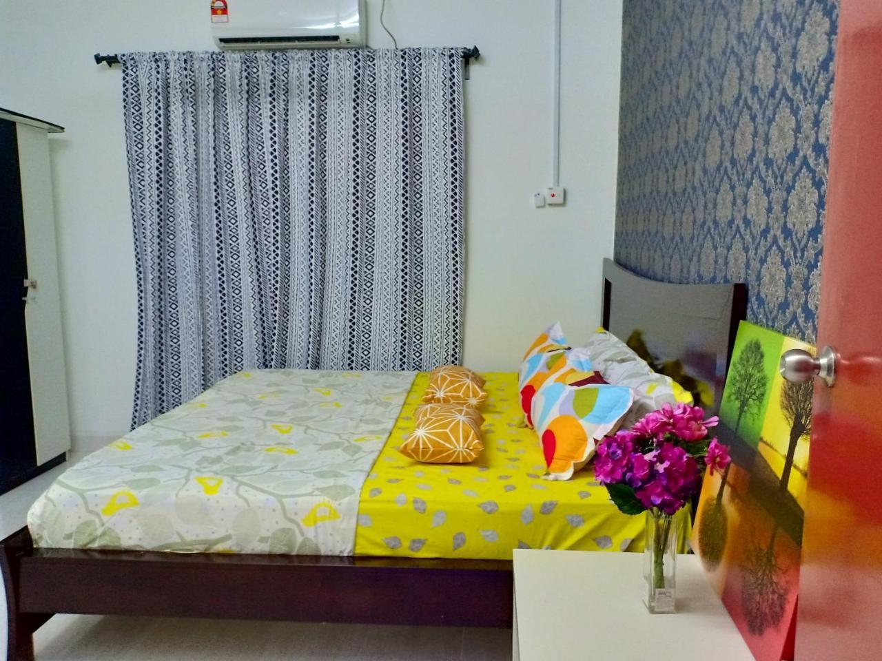 Casa Inderaloka Pantai Batu Buruk Apartment Kuala Terengganu Exterior photo